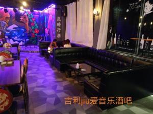 就愛音樂(lè)酒吧|洛陽(yáng)沙發(fā)廠|洛陽(yáng)家具廠|鄭州家具廠|鄭州沙發(fā)廠|河南沙發(fā)廠|河南家具廠|河南家具定制|洛陽(yáng)沙發(fā)翻新|洛陽(yáng)翻新沙發(fā)